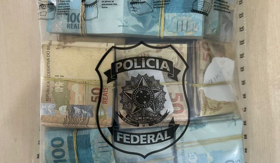 Mais de R$ 103 mil foram apreendidos durante a operação