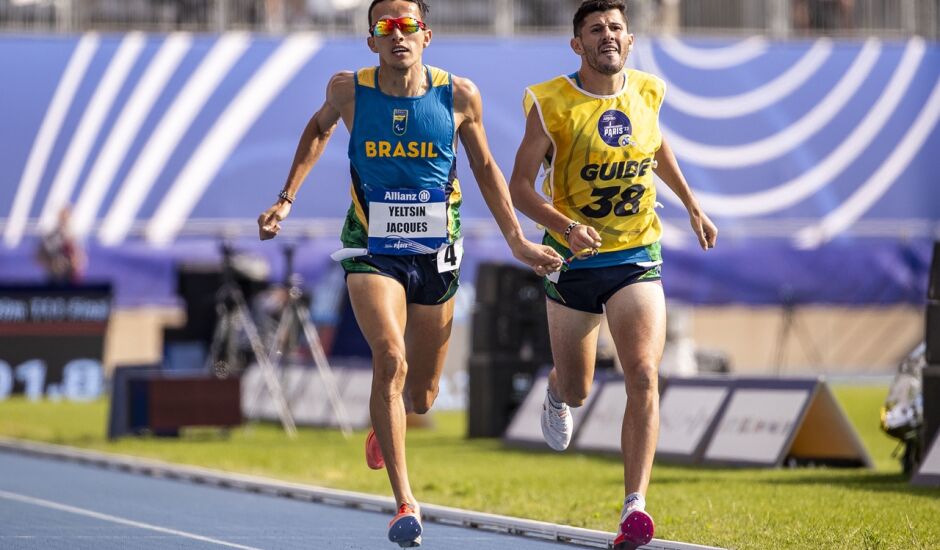 Yeltsin Jacques foi ouro no Mundial de Paris, ao lado do guia Edelson Ávila