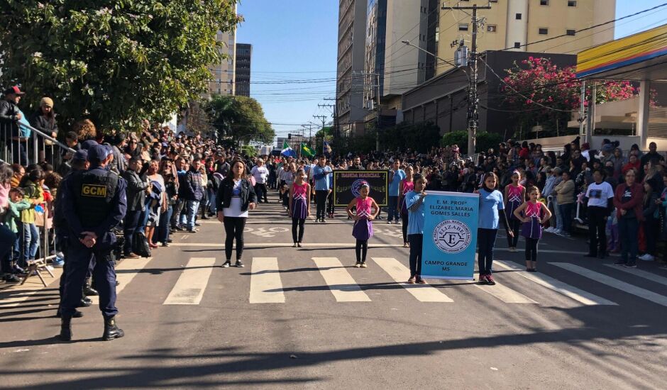 A Banda Municipal Maestro Ulisses Conceição e a E. M. Professora Elizabel Maria Gomes Salles iniciaram o destino