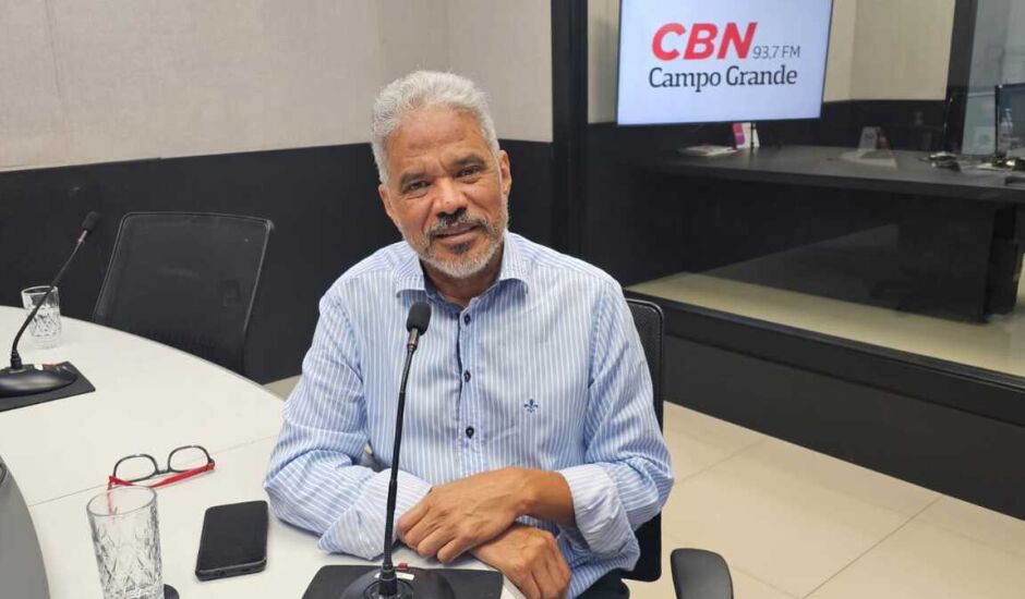 Adilson Trindade durante participação no Jornal CBN Campo Grande.