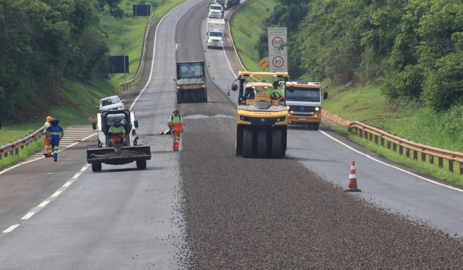 A rodovia passa obras de conservação, reparos no pavimento e outros serviços