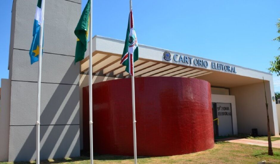 A relação completa com número de placa do veículo e nome dos motoristas responsáveis, está afixado no mural do Cartório Eleitoral