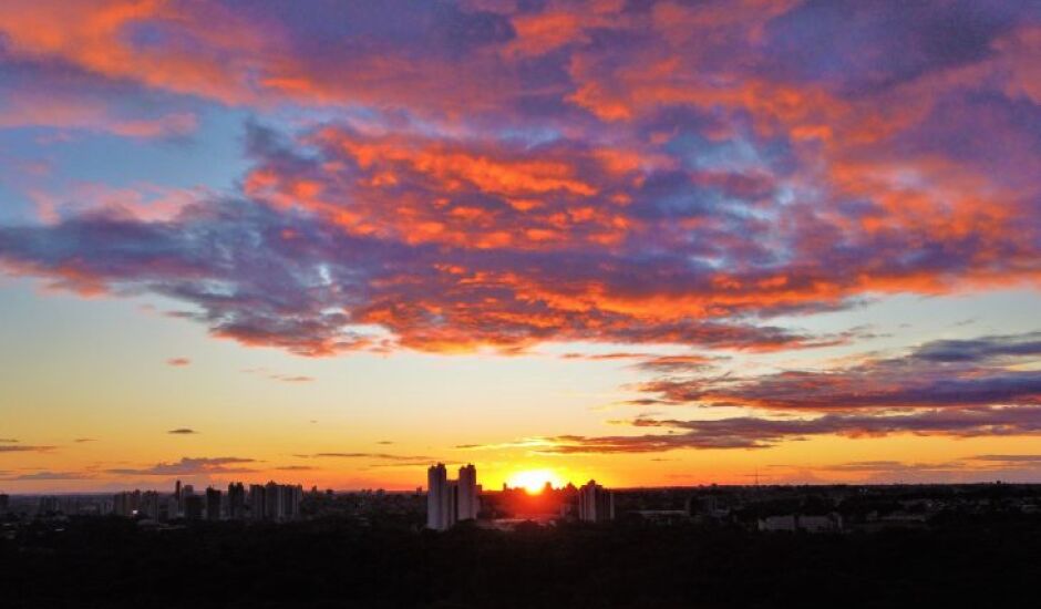 Na capital, as mínimas podem ser entre 20°C e 24°C e máximas entre 35°C e 37°C