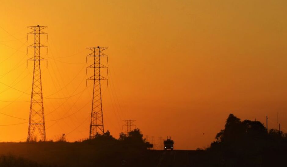 Altas temperaturas e baixa umidade do ar devem permanecer nos próximos dias 