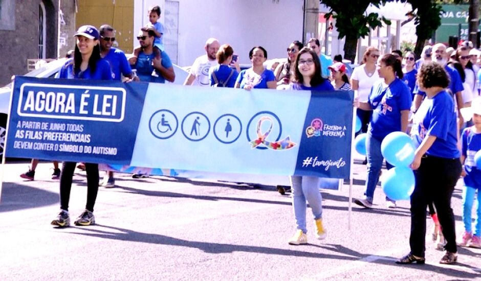 Associação promove  todos os anos caminhada para conscientizar sobre o Transtorno do Espectro Autista.