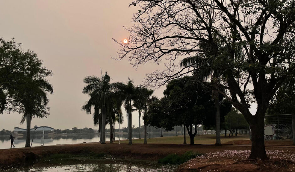 Céu amanheceu com muita fumaça