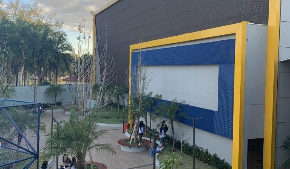 Escola fica na rua Anhanduí, 200, Centro de Campo Grande