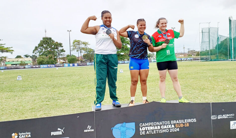 arremeso > com peso de 3kg atleta conseguiu a marca de 14m40 