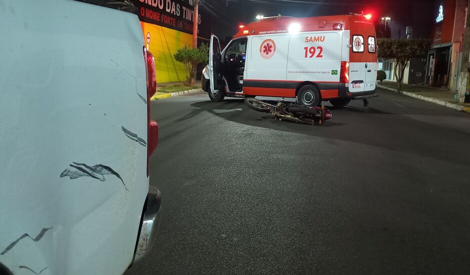 Durante o atendimento ao motociclista, a Polícia Militar foi chamada para registrar a ocorrência.