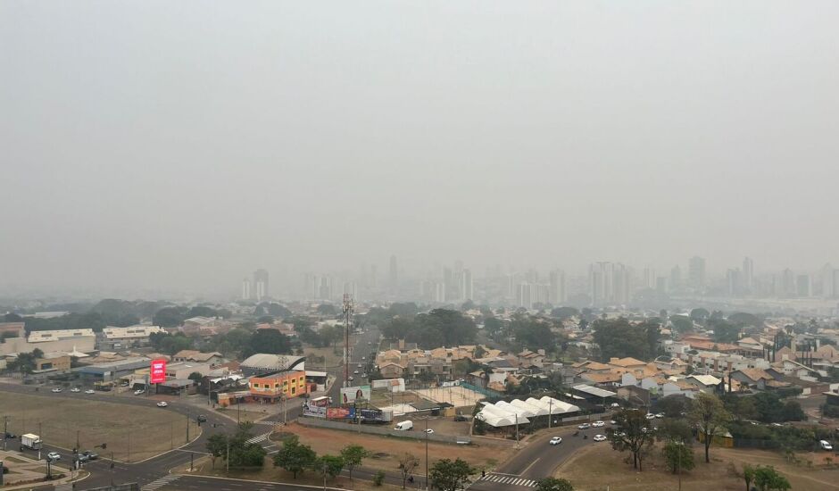 Fumaça ainda toma conta do céu da capital e chegada da frente fria traz mais poluição do ar para Mato Grosso do Sul