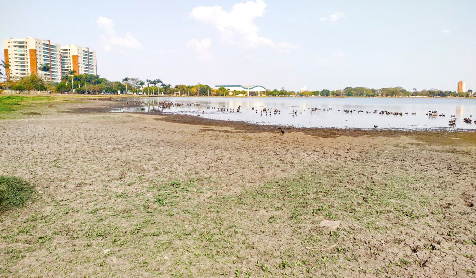 Lagoa Maior > enfrenta seca e nível de água baixo