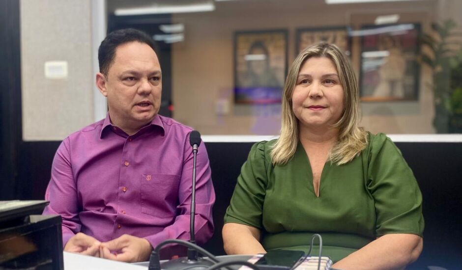 Representantes evangélicos da Igreja Palavra Fonte de Água Viva em entrevista ao RCN Notícias.