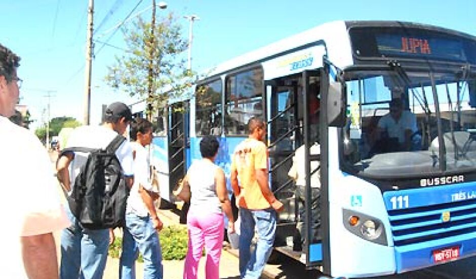 Durante o mês de férias, gratuidade concedida aos alunos que utilizam ônibus urbano fica suspensa