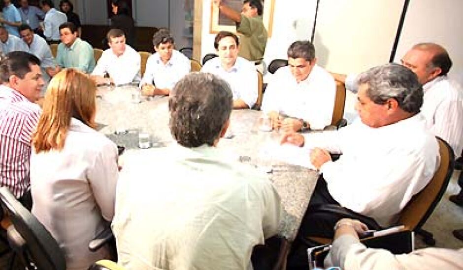 Flagrante da reunião do governador com os futuros administrados do PSDB