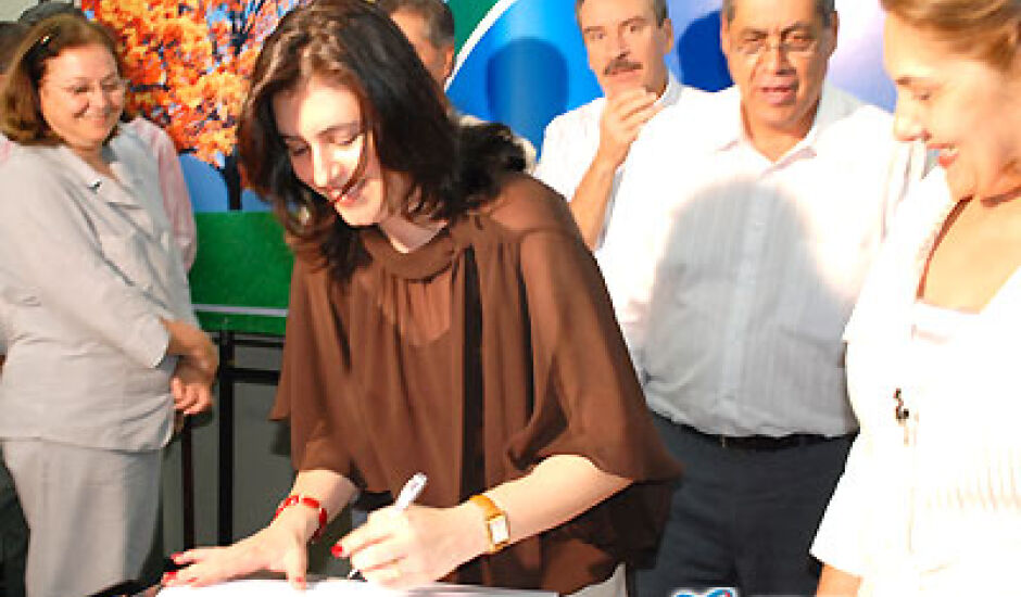 Prefeita Simone Tebet assinou convênio de Capacitação Profissional gratuita para mil jovens
