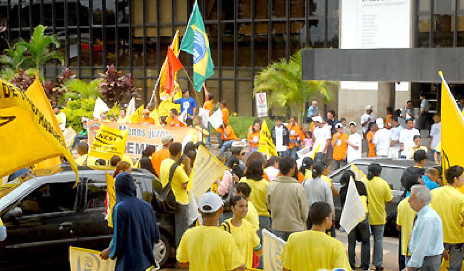A exemplo de Brasília, trabalhadores fizeram manifestação em todo o País para pedir a redução da taxa de juros (Selic)