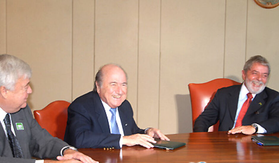 Ricardo Teixeira, Joshep Blatter, reunidos com o presidente Lula, no Palácio do Planalto