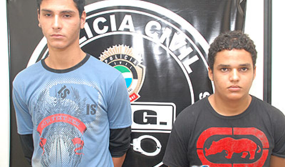 João Paulo Pereira Carneiro, 18 anos, e Rafael Antonio de Souza Costa, 19 anos, permanecem presos na carceragem da 1ª Delegacia de Polícia