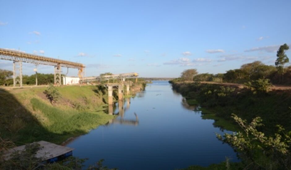 Produtos destinados à exportação são escoados por meio do terminal da companhia no rio Paraná