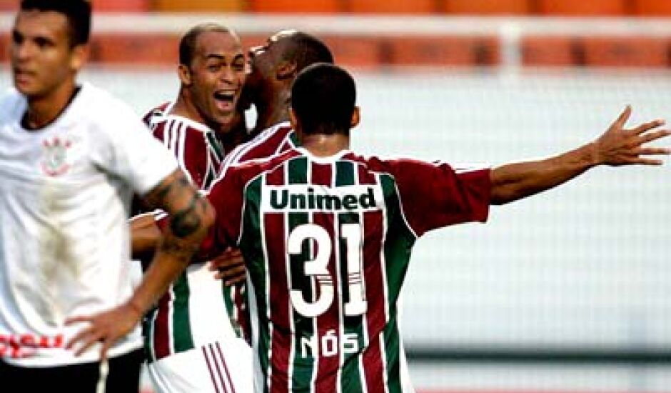 Leandro Euzébio comemora o gol da vitória no primeiro turno