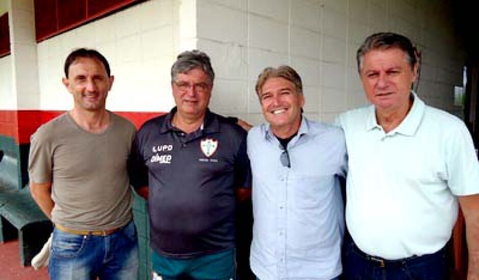 Caio (esq.), Geninho, Flor e Candinho antes de um treinamento da Portuguesa em SP