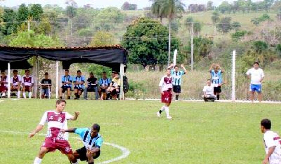 A equipe do Arapuá levou a melhor sobre o Vila Alegre com direito a goleada: 3 a 0