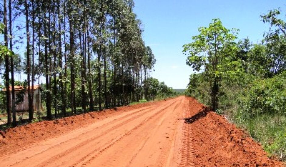 Prefeitura recupera 52,92 km de estradas vicinais no Assentamento Avaré