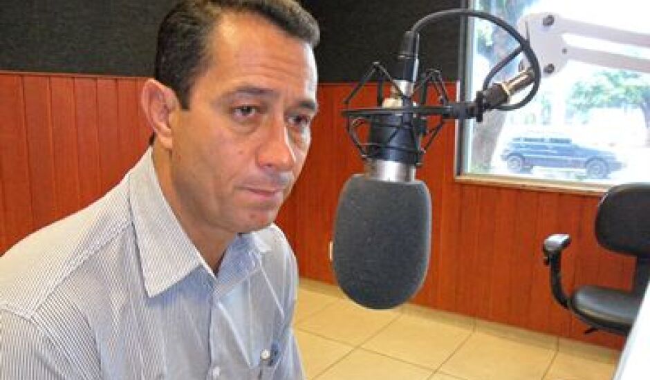 Prefeito José Garcia de Freitas no estúdio da Cultura FM 106,3