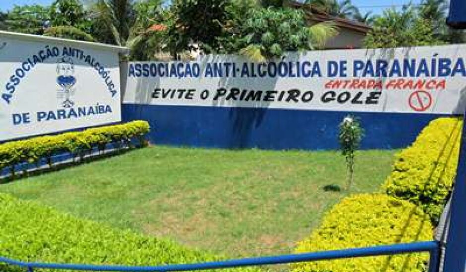 Na sede da Associação Antialcoólica de Paranaíba, são realizadas reuniões semanais