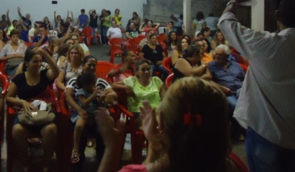 Clima na assembleia geral de servidores de Paranaíba era de aprovação de greve