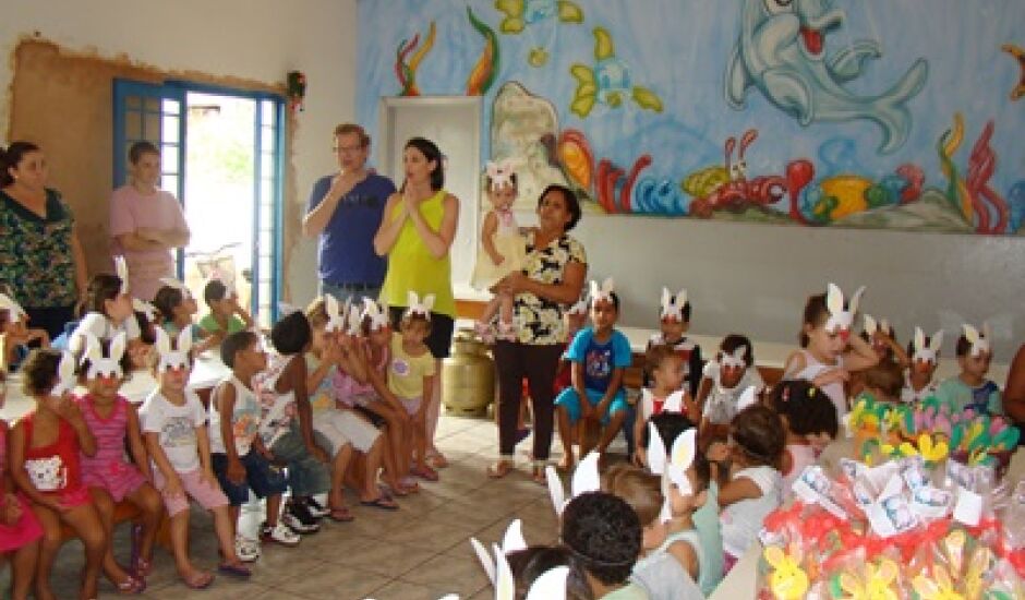 Crianças festejam a Páscoa nos centros de educação infantil