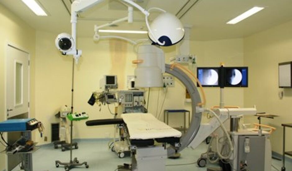 Arco cirúrgico é um equipamento de raios-X usado em vários procedimentos