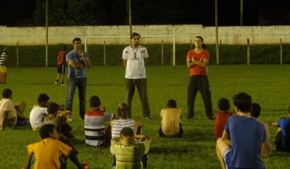 Escolinha democratiza acesso ao esporte em Santa Rita do Pardo