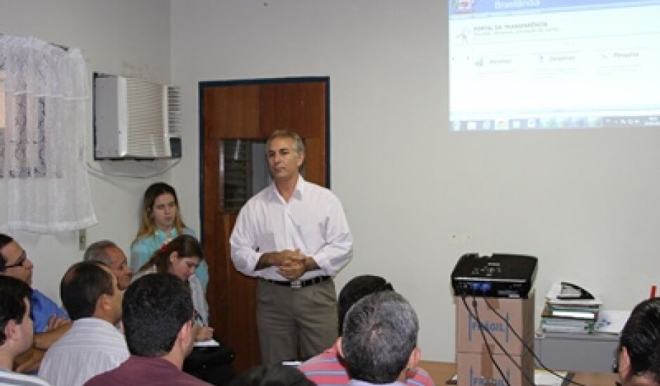 Prefeito Jorge Diogo participou da reunião que apresentou o site aos servidores
