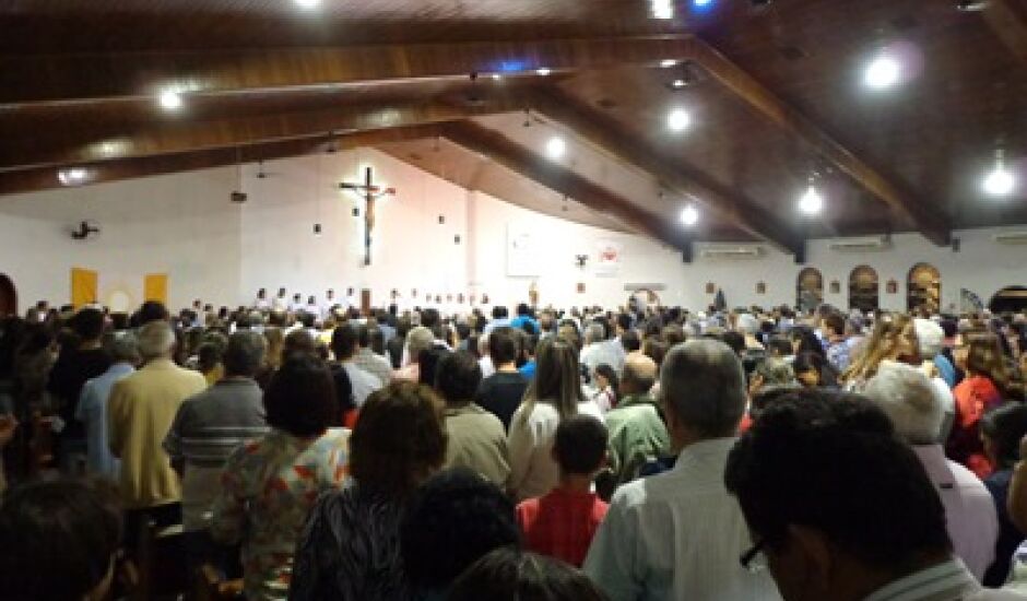 Católicos lotaram a Igreja Matriz de Paranaíba