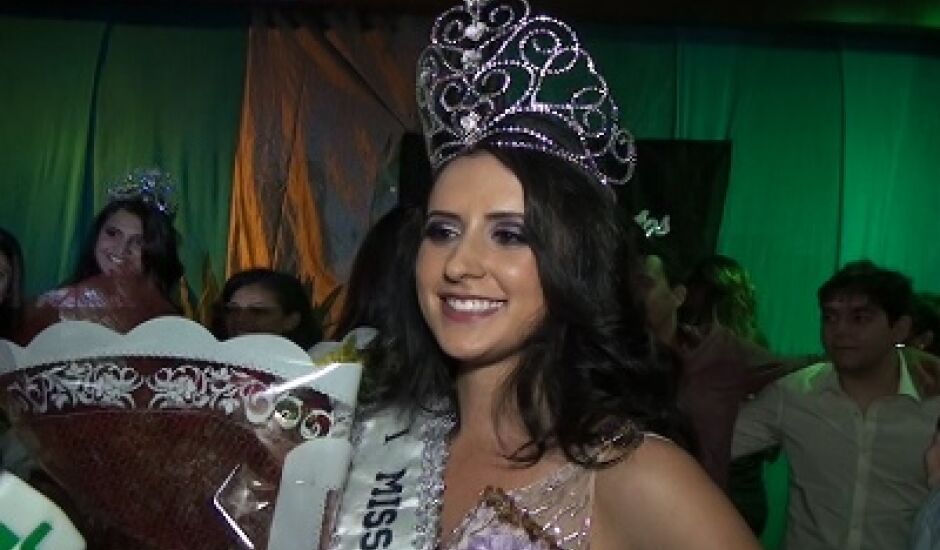 Gabriela Cristina de Souza é a Miss Três Lagoas/2013, na categoria adulto