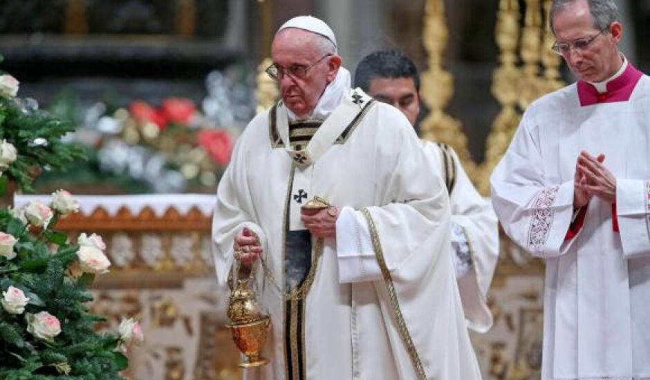 Na Missa do Galo, papa Francisco pede simplicidade às pessoas