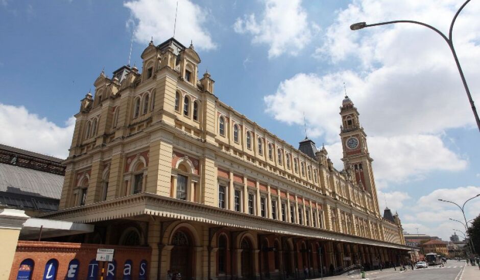 O prédio do século 19, um dos marcos históricos e cartão postal da capital paulista, recebia em média 400 mil passageiros para embarques nos trens da CPTM