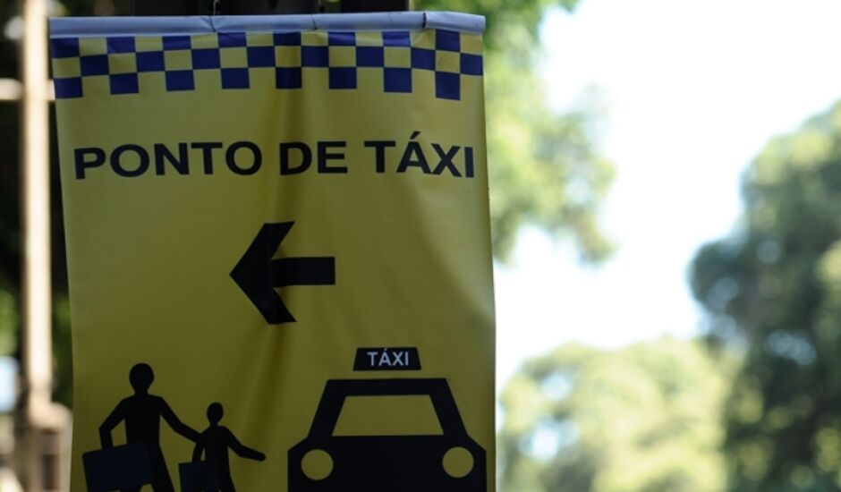Lei sancionada pelo prefeito de São Paulo, Fernando Haddad, regula o uso de aplicativos para chamar táxi na cidade