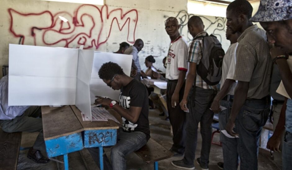 Primeiro turno de eleições presidenciais no Haiti Eem 25 de outubro. 