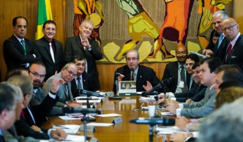 O deputado Eduardo Cunha conduziu a reunião de líderes no gabinete da presidência da Câmara