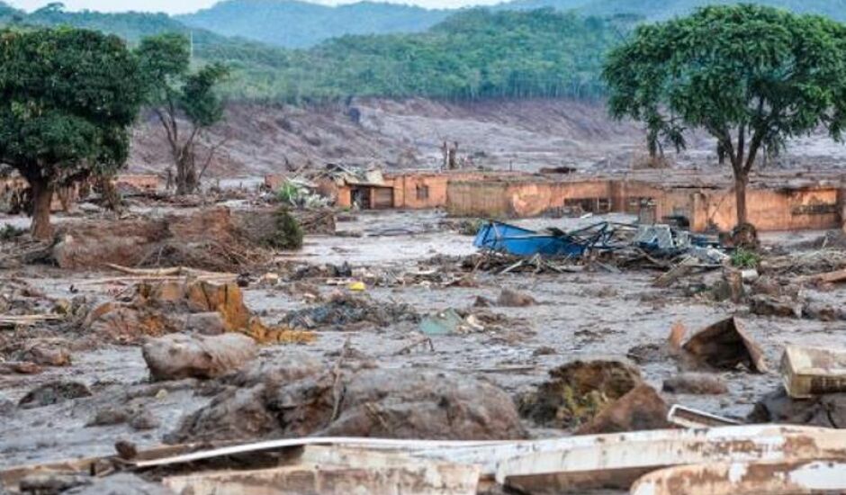 Acidente matou 17 pessoas e devastou o distrito de Bento Rodrigues, que foi coberto pela lama tóxica