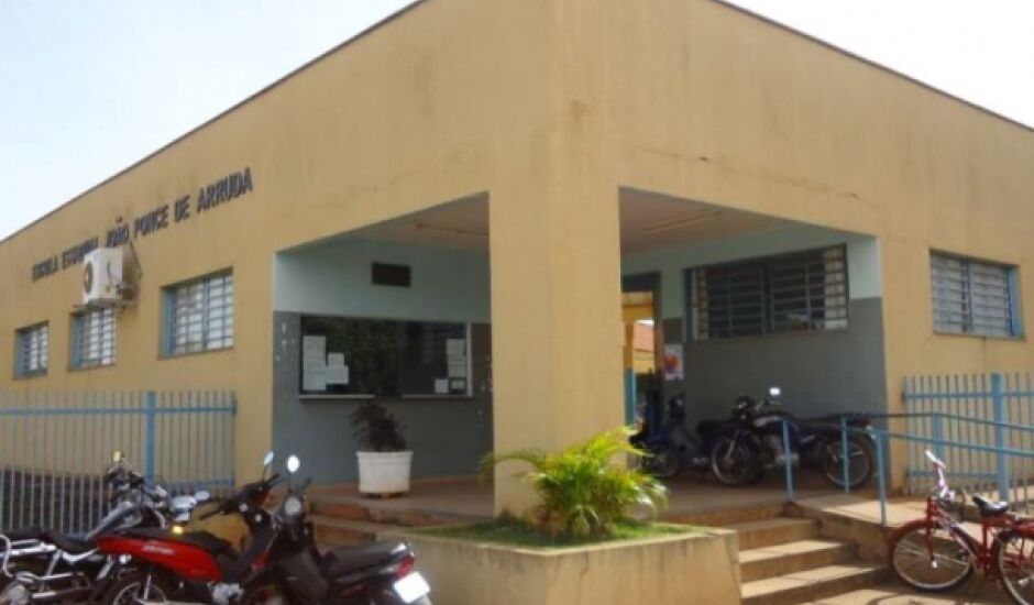 Escola João Ponce de Arruda foi invadida durante a madrugada desta quinta-feira, 4