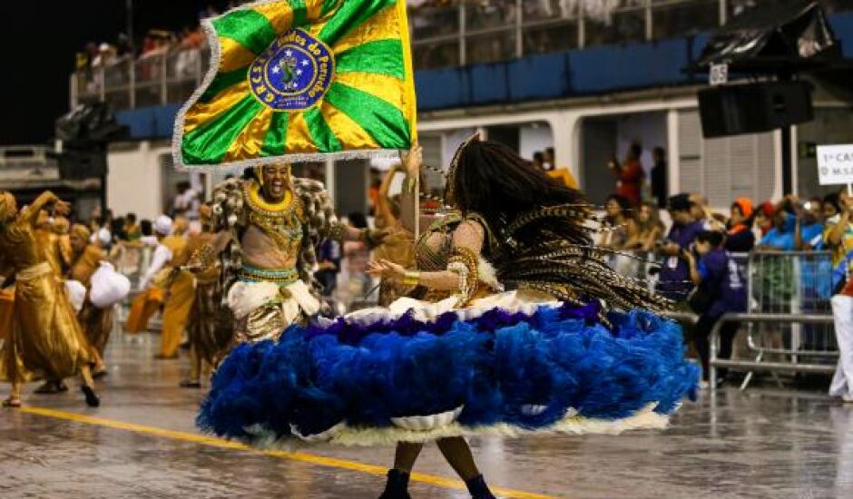 Escola de Samba Unidos do Peruche abriu segundo dia de desfiles do Grupo Especial de São Paulo, no Sambódromo do Anhembi 