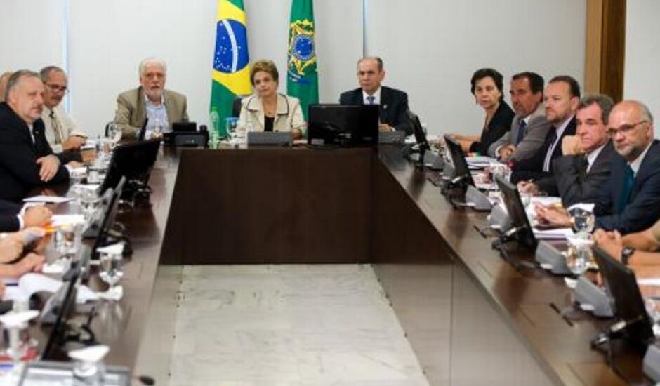 A presidenta Dilma Rousseff reúne ministros e autoridades governamentais para montar estratégias de combate ao vírus Zika