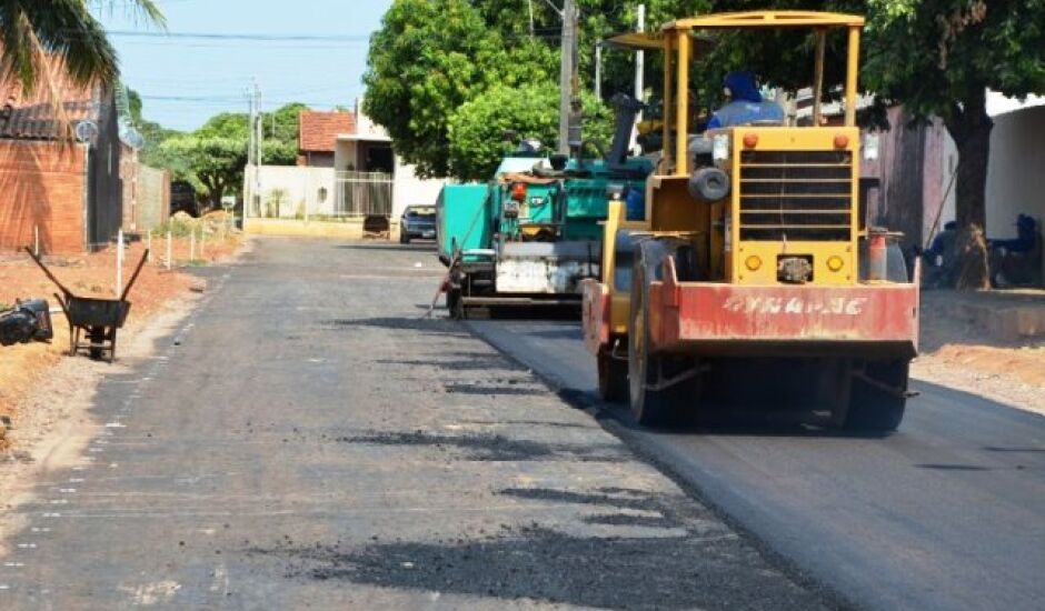 Obras de asfalto e drenagem serão executadas no bairro 