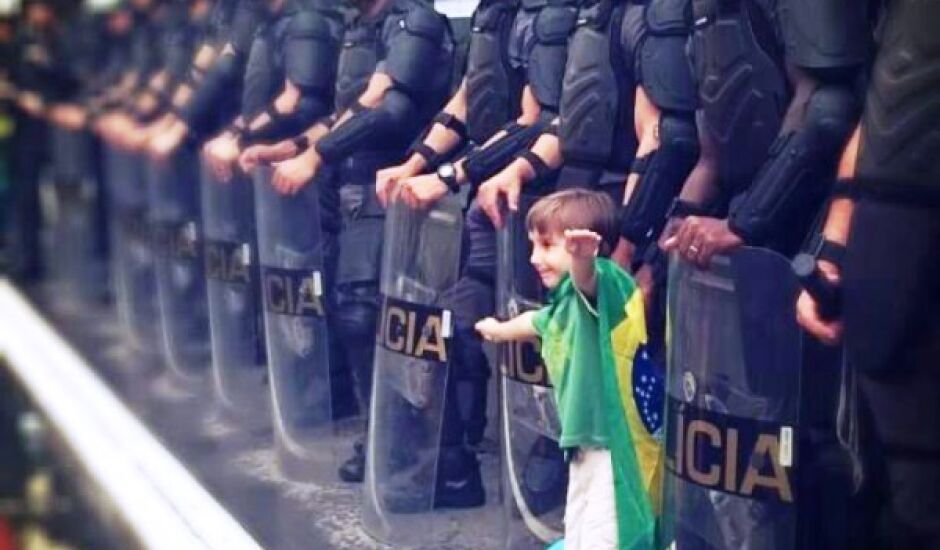 Foto de advogado paranaibense no facebook da Policia Militar de SP com milhares de visualizações