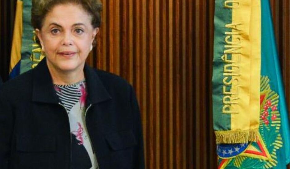 A presidenta Dilma Rousseff diz que não sairá do cargo sem que haja motivo para tal   