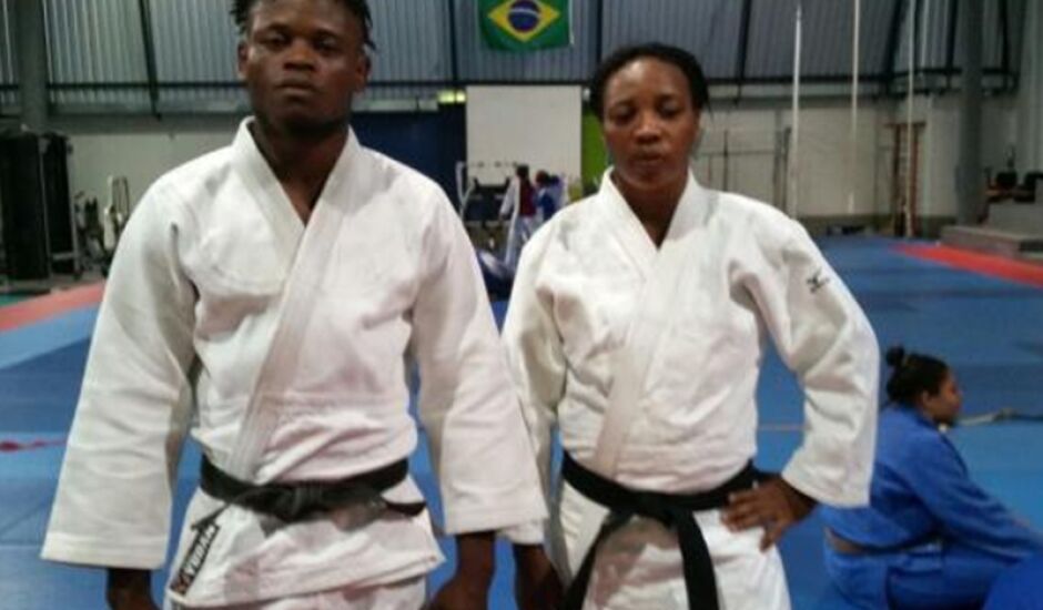 Os judocas refugiados Popole Misenga e Yolande Bukasa