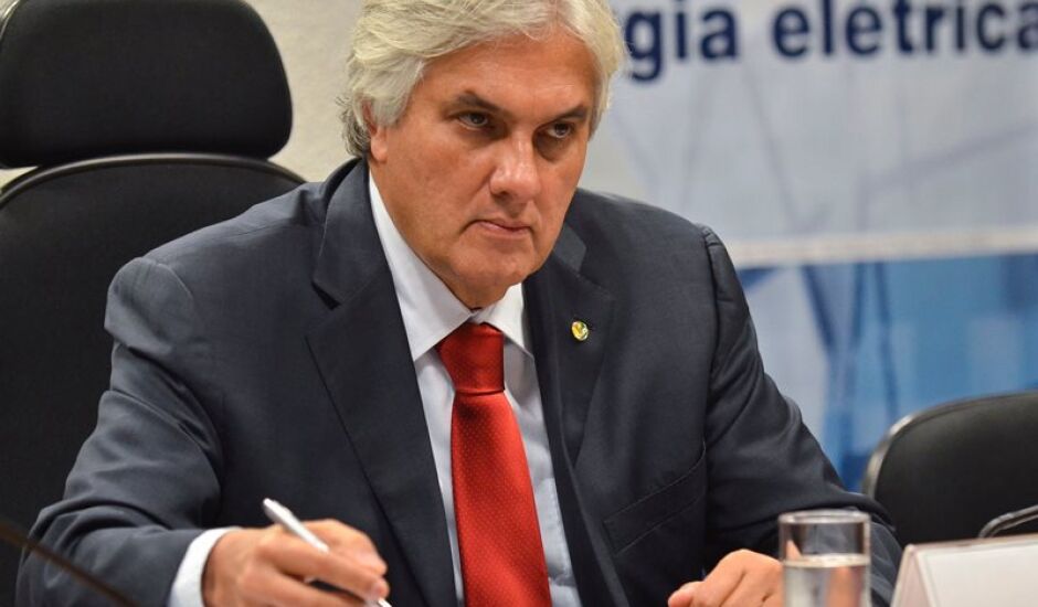 Delcídio apontou possíveis irregularidades em contratos da Petrobras com empreiteiras em várias obras